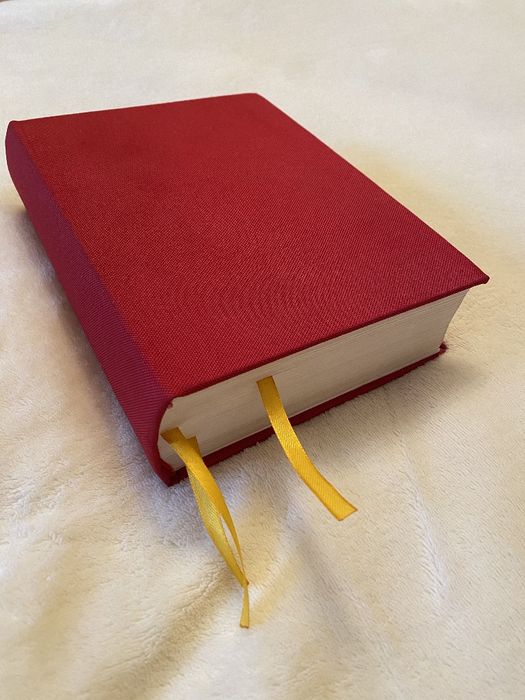 Палітурні роботи, виготовлення нових і ремонт старих книг.