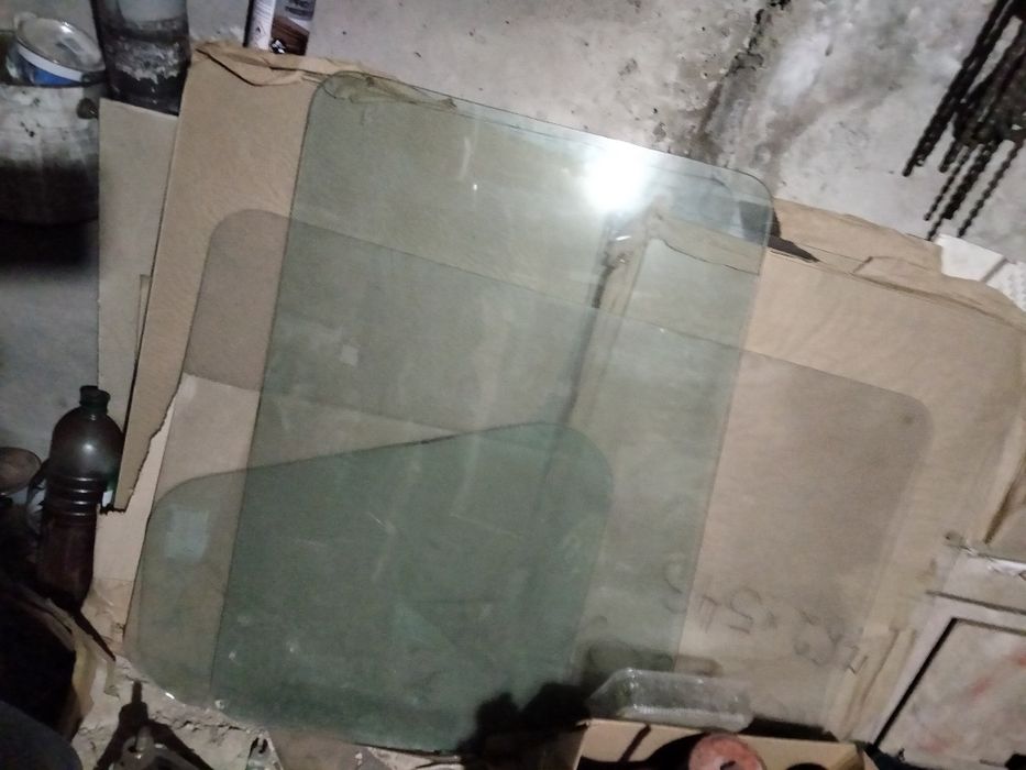 Продам скло до трактора