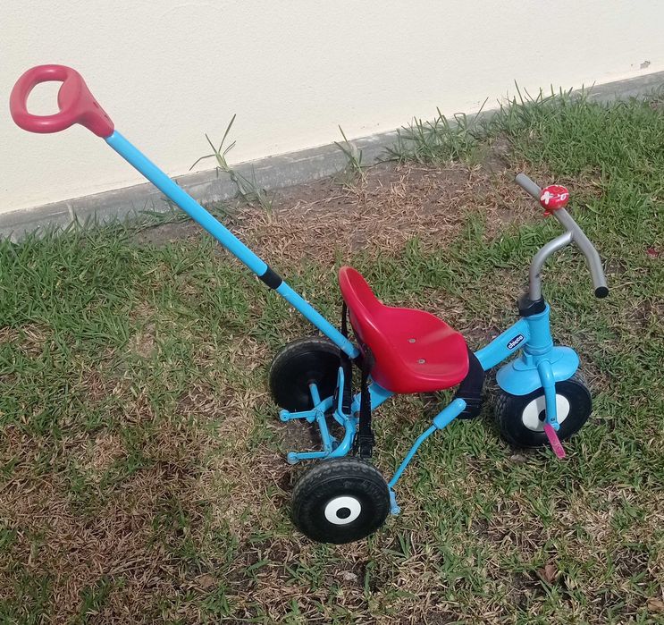 Brinquedo- triciclo para criança