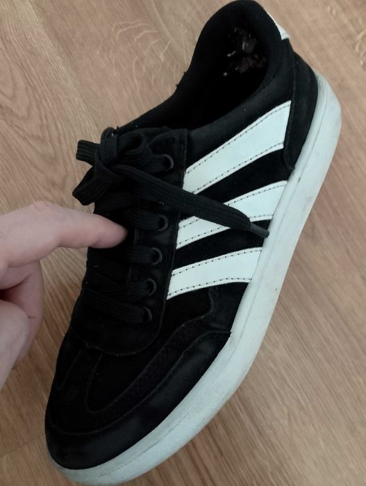ADIDAS. Buty damskie.