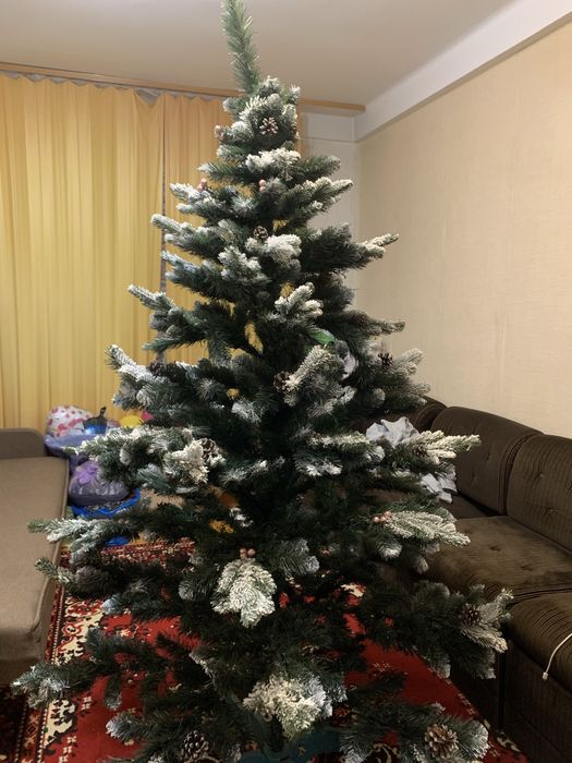Ялинка штучна зі снігом за шишками 2 м