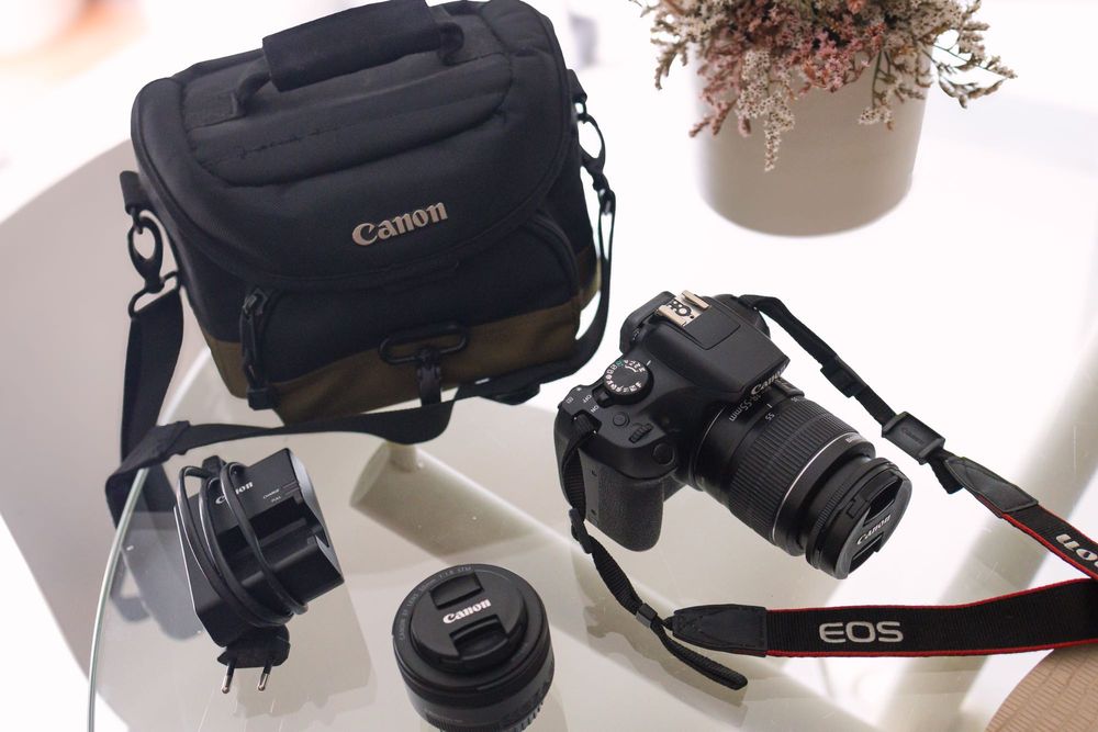 Canon 1300D + 18-55mm + 50mm 1.8 + Bolsa