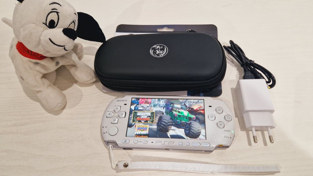 Sony PSP-3000 оригинал  64гиг +130игр