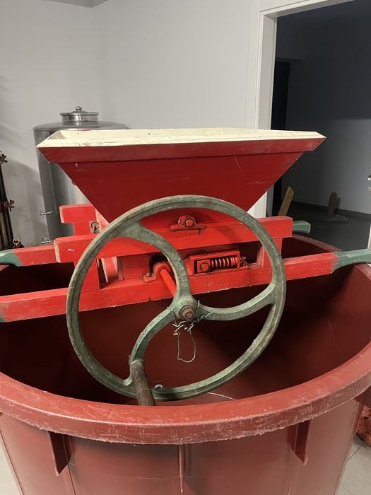 Esmagador de uvas como novo