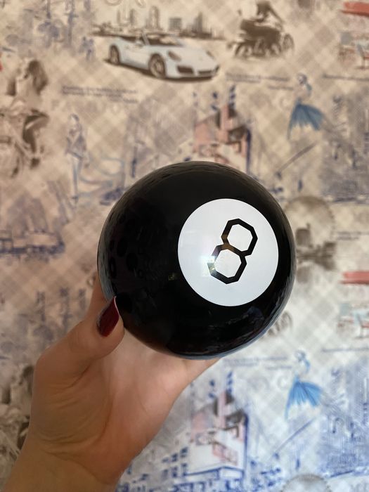 Magic 8 ball . Куля з передбаченнями