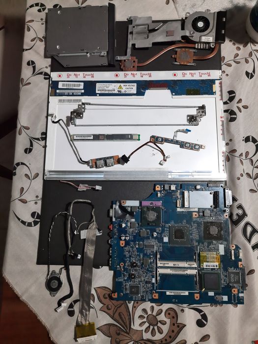 Portátil SONY Vaio VGN-NR31Z (PCG-7121M) para peças