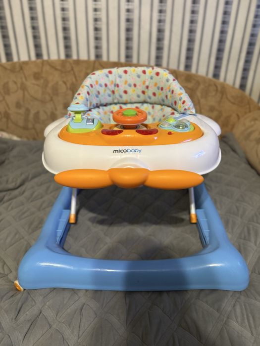 Дитячі ходунки.