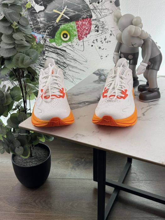 Кросівки Hoka Clifton 10 42.5 розмір Е16026