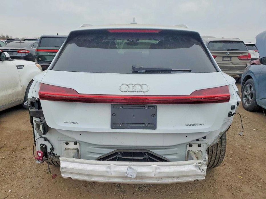 Audi E-tron Premium Plus 2022 *