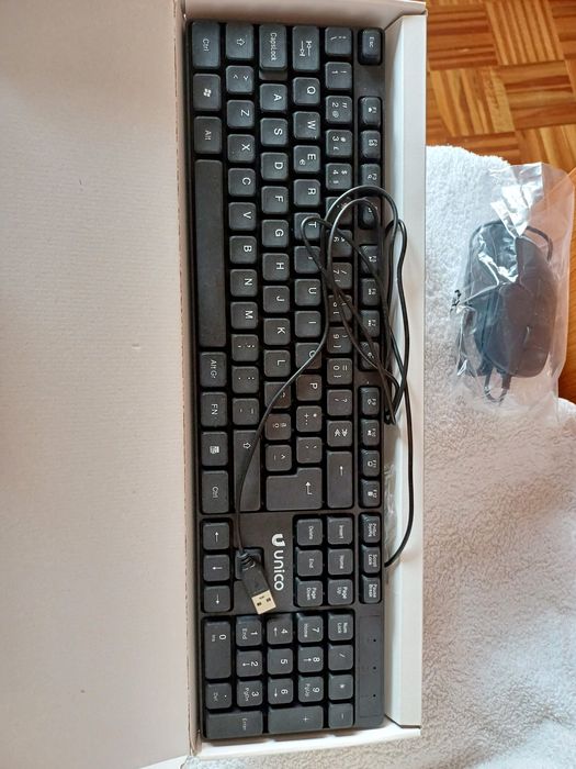 Teclado PC UNICO + Rato Sanda ( ambos com fio)