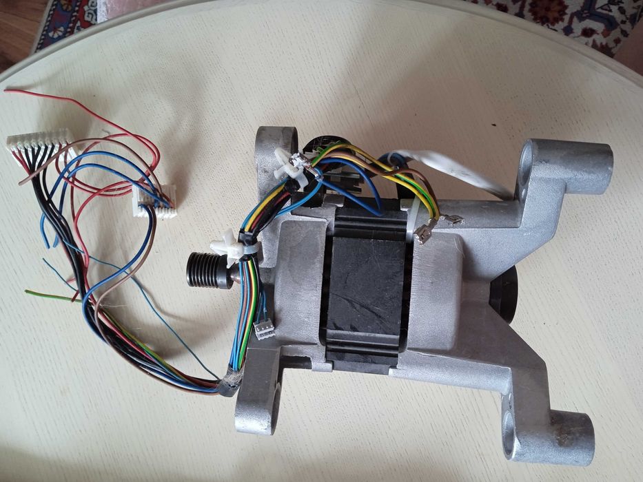Мотор двигун до пральної машини Ariston Armxxd129