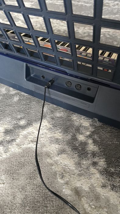 Teclado Yamaha PSR-275 - Como Novo