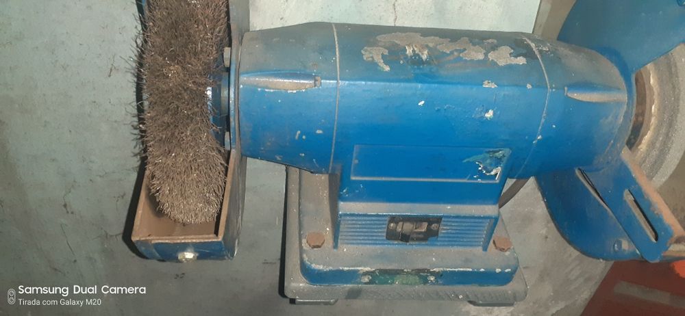 Esmerilador trifásico