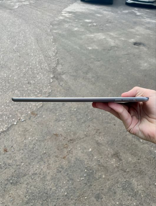 Планшет iPad Air 16Gb