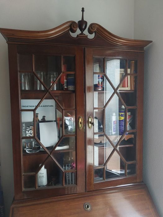 Escravaninha antiga , em madeira muito boa .