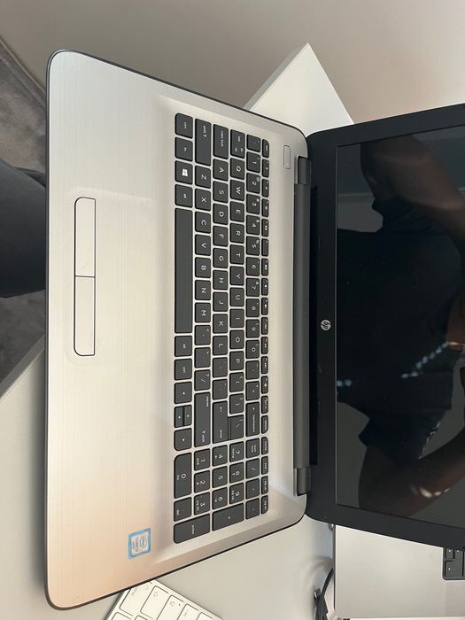Laptop HP – Intel i3, 8 GB RAM, 1 TB HDD – sprawny, gotowy do pracy + zasilacz + torba