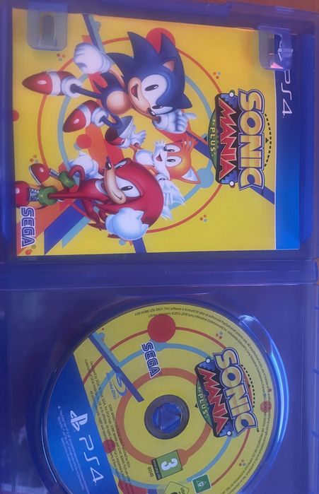 Consola Ps4 com 3 jogos