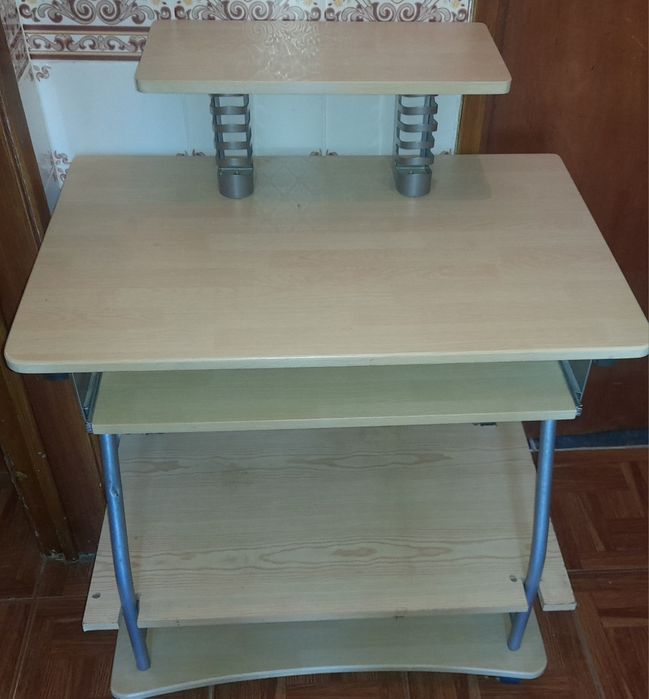 Secretária para computador