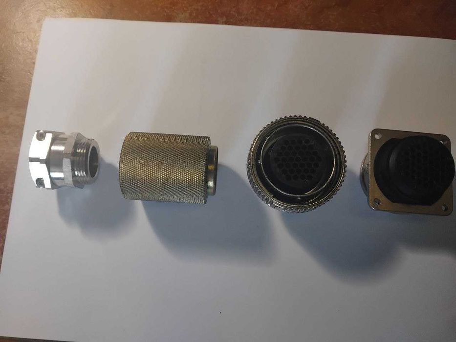 З'єднувач кабельний ввід пульта керування  для спецтехніки Haulotte