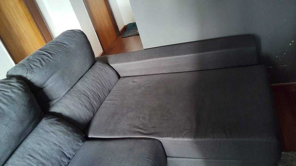 Vendo Sofá Cama Chaise Long com arrumação e 2 bancos