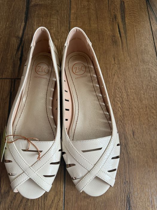 Балетки 39 рр 25 см бежеві