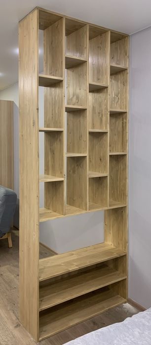 Estante divisória em madeira maciça / Стеллаж из сосны, зонирующий