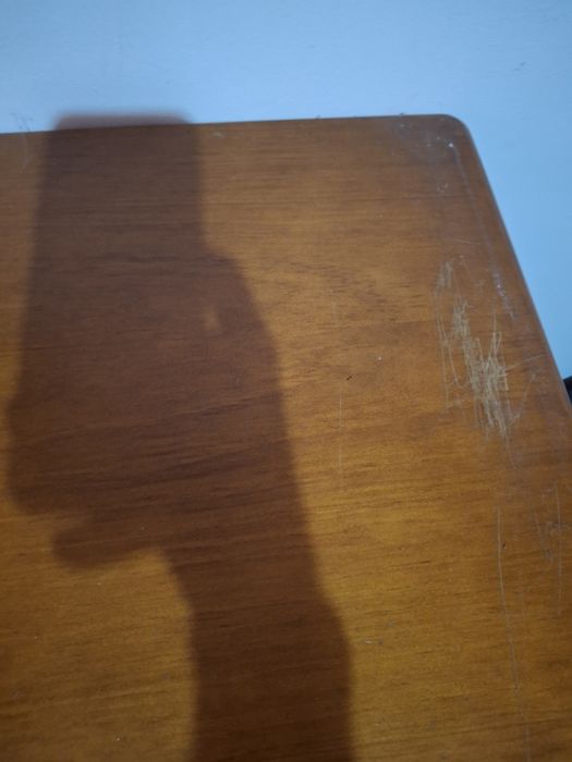 Secretária em cerejeira com estante e tampo rotativo