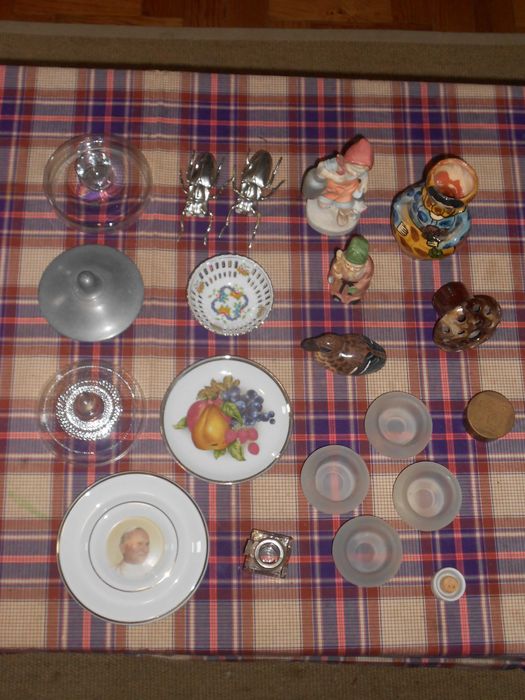 Diversas peças antigas colecção decoração vidro loiça metal