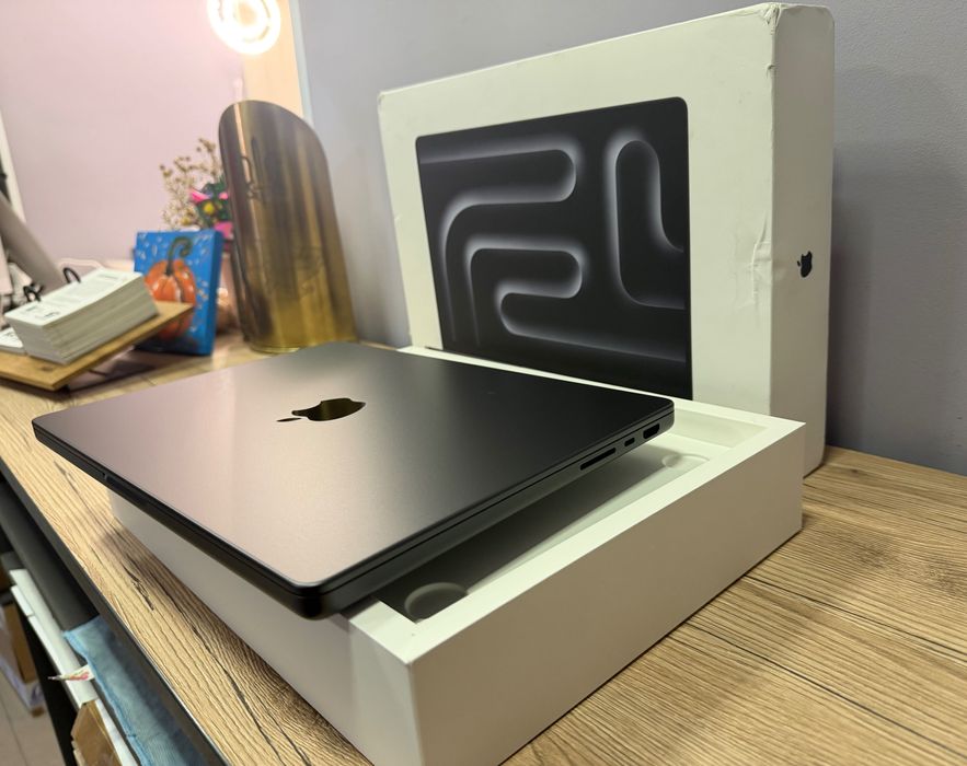 MacBook Pro 14 M5/10 CPU/ 10 GPU/ 24 ram/ 1TB Space Black MDE34