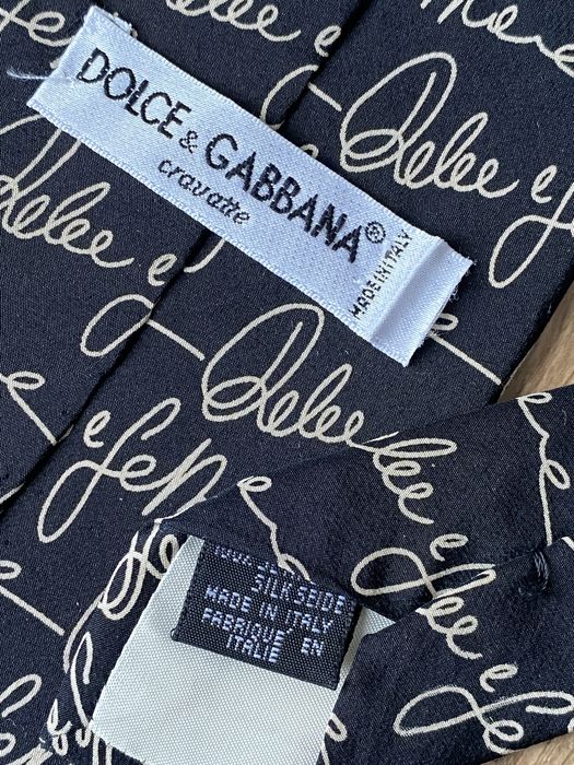 Галстук Dolce & Gabbana.