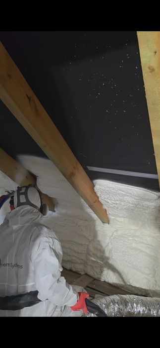 Ocieplanie poddasza pianą pur, izolacja, pianowanie