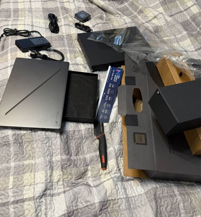 ASUS ROG Zephyrus G16 / RTX 4080 12GB / Ultra 9 / 32GB / 2TB SSD