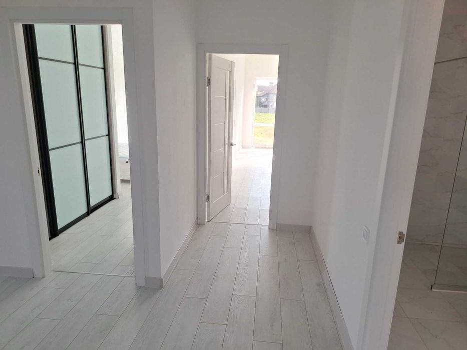 Продам новий з ремонтом будинок в Совиньоні.