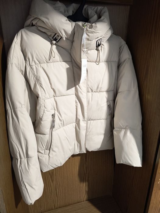 Жіноча зимова куртка