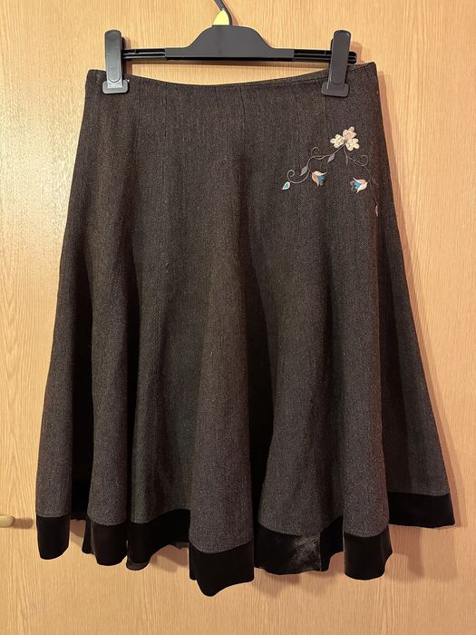 Brazowa rozkloszowana spodnica gruba z haftem