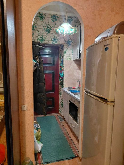 Срочно продам гостинку с балконом и санузлом.(404884)