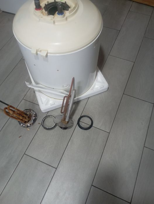 Продам бойлер ROUND 50л