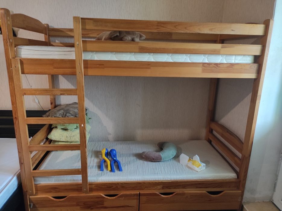 Продам двоярусне дитяче ліжко