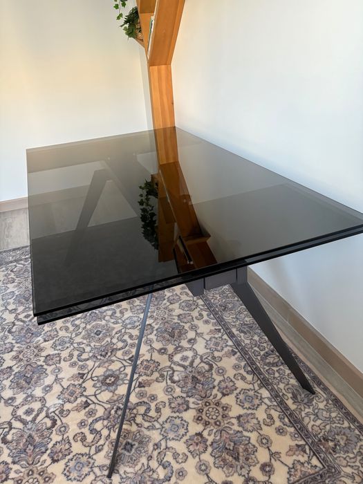 Szklany stół do salonu/jadalni