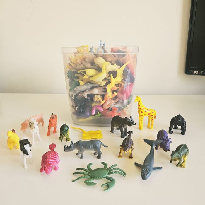 Sortido de animais da selva, do mar e dinossauros