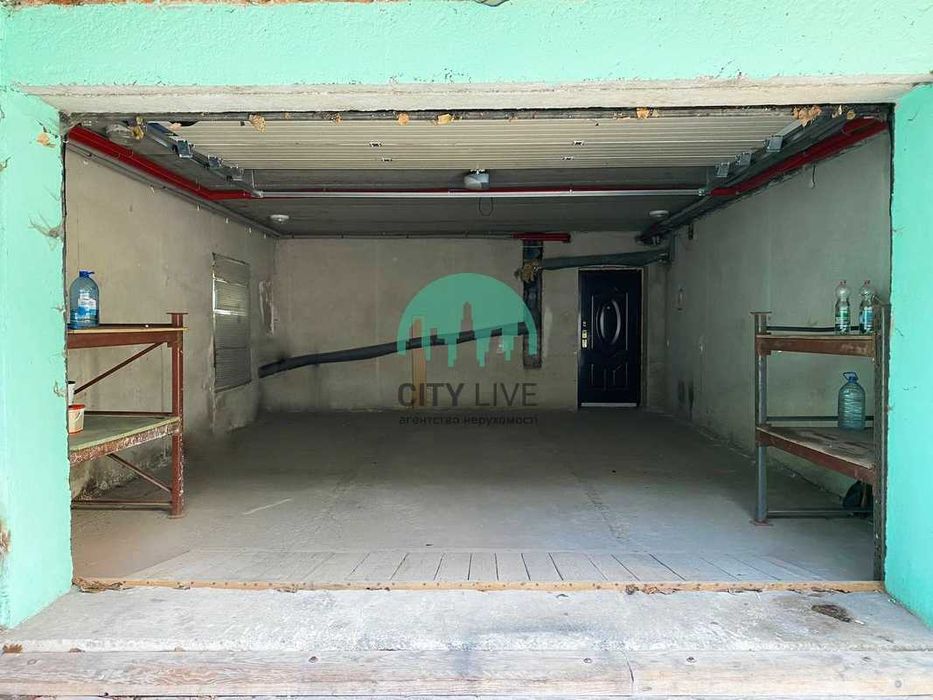 Продам великий гараж в центрі міста.  41,3кв.м. (63)