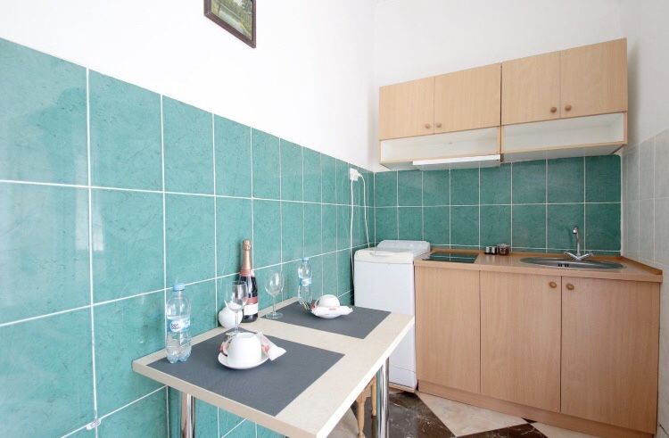 ЦЕНТР! (біля пл.Ринок) Подобово 2-кім. (До шести спальних місць)