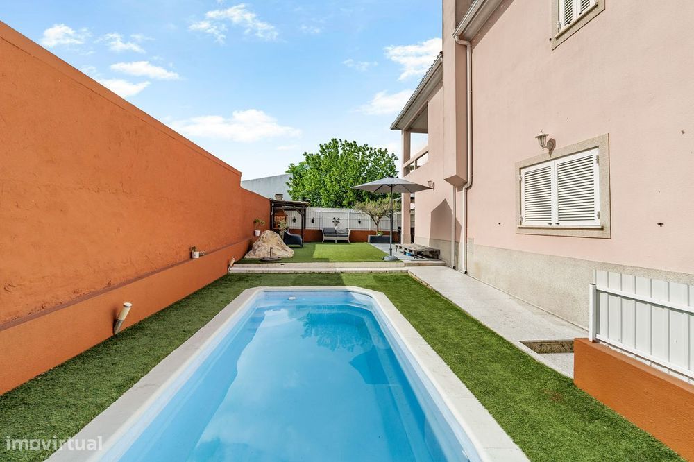 Moradia isolada com 3 quartos, piscina e garagem, na Quinta do Anjo