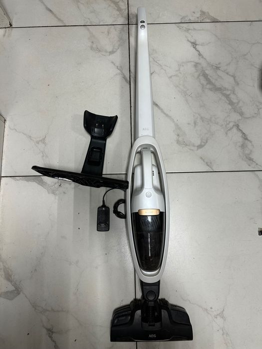 Вертикальный пылесос AEG/Electrolux. Аккумуляторный