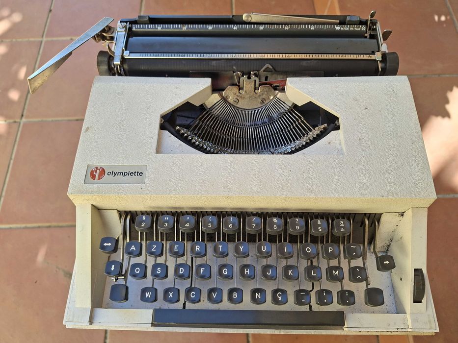 Maquina de escrever antiga - Olympiette