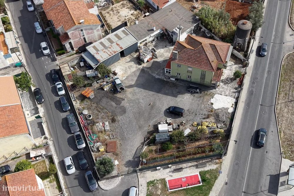 Moradia Bi-Familiar T3+T3 | 1600 m2 de Terreno | Oportunidade de Inves