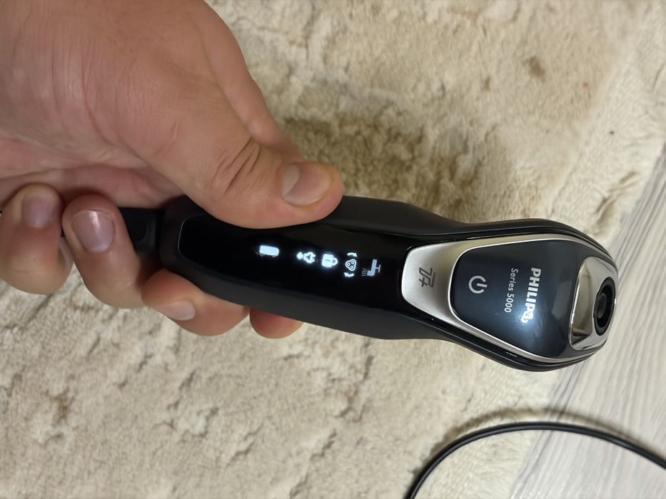 Електробритва Philips series 5000