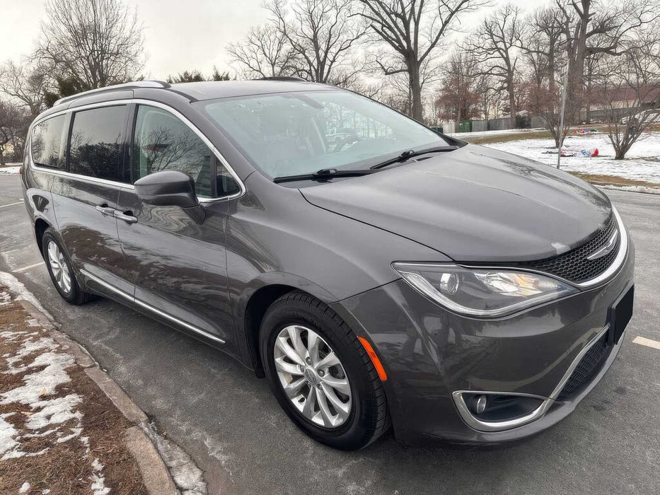 Chrysler Pacifica      2019