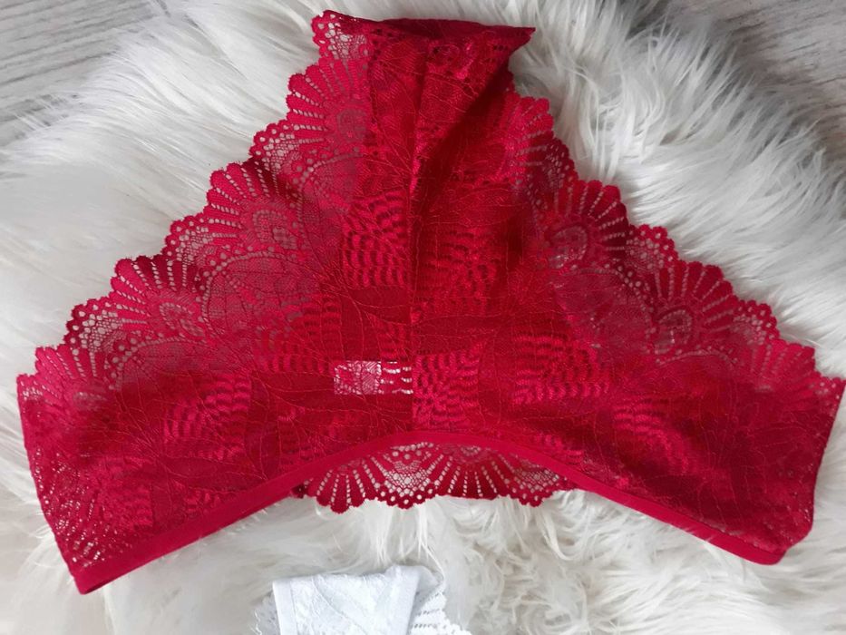4 sztuki majtki koronkowe