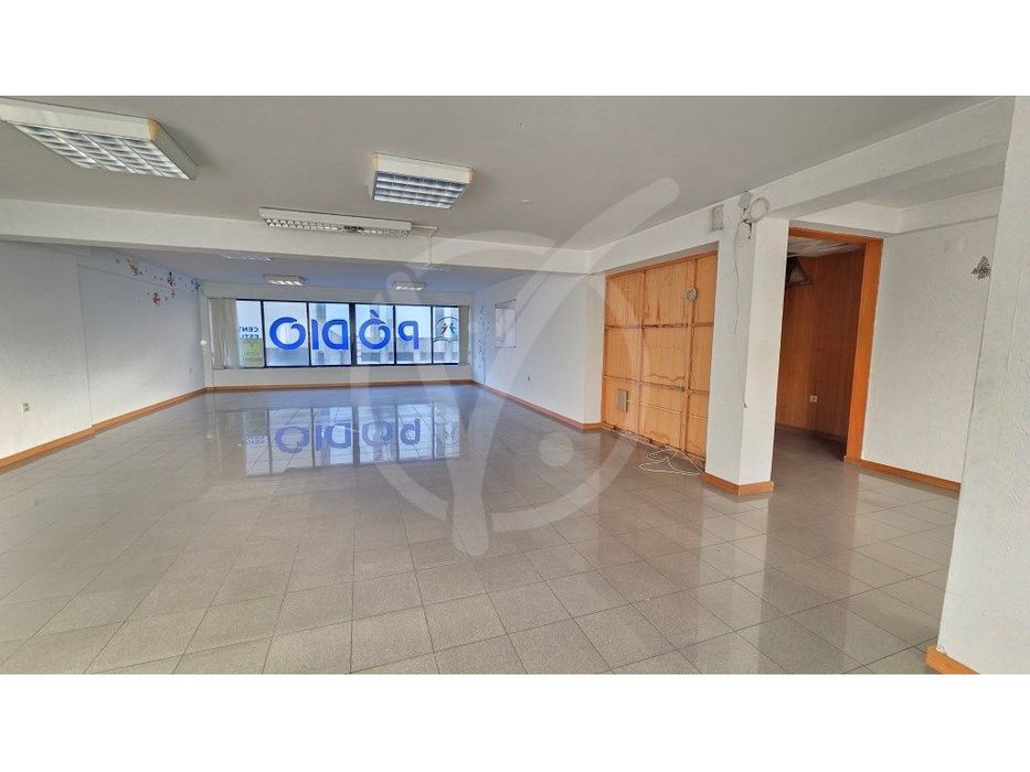 Excelente Loja Comercial na Póvoa de Varzim - Localização Premium